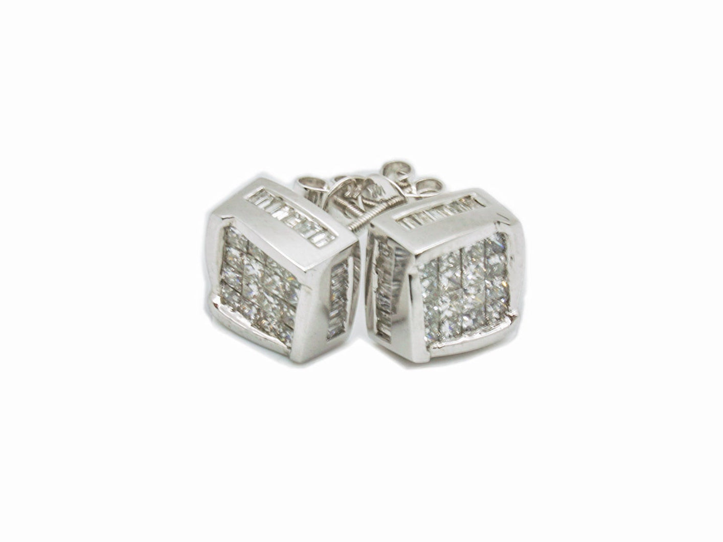 Pair of Gold Cubes & 1.80ct Diamonds Studs