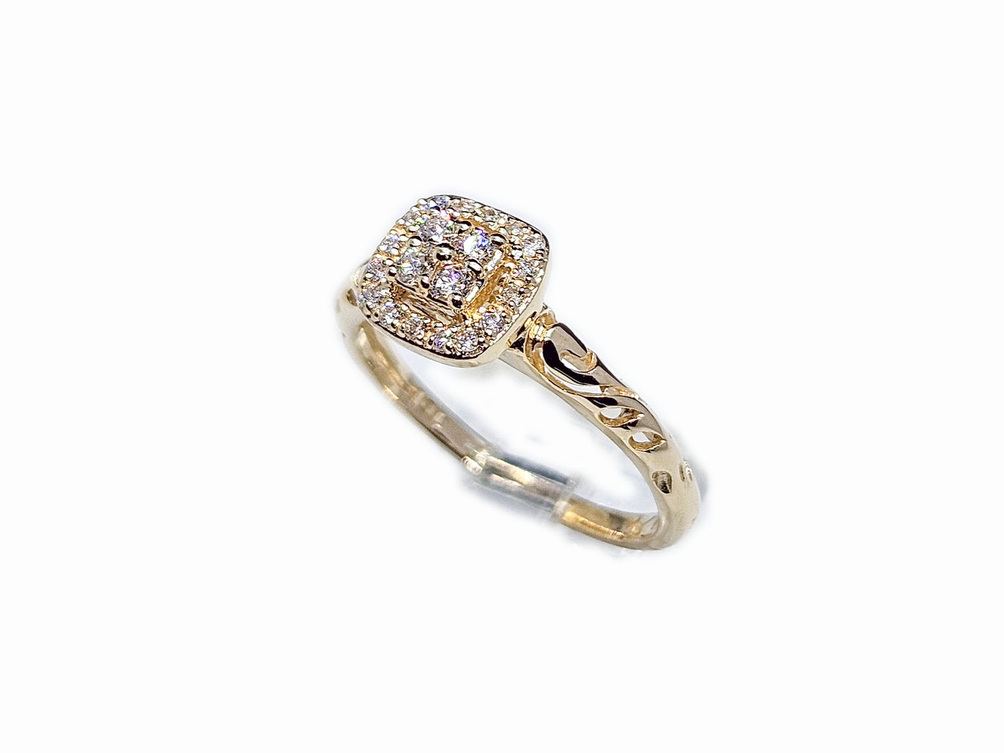 Cluster Gold Ring & 0.32ct Diamonds