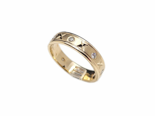 Flush Set Diamond Cut Gold Band & 0.41ct Diamonds