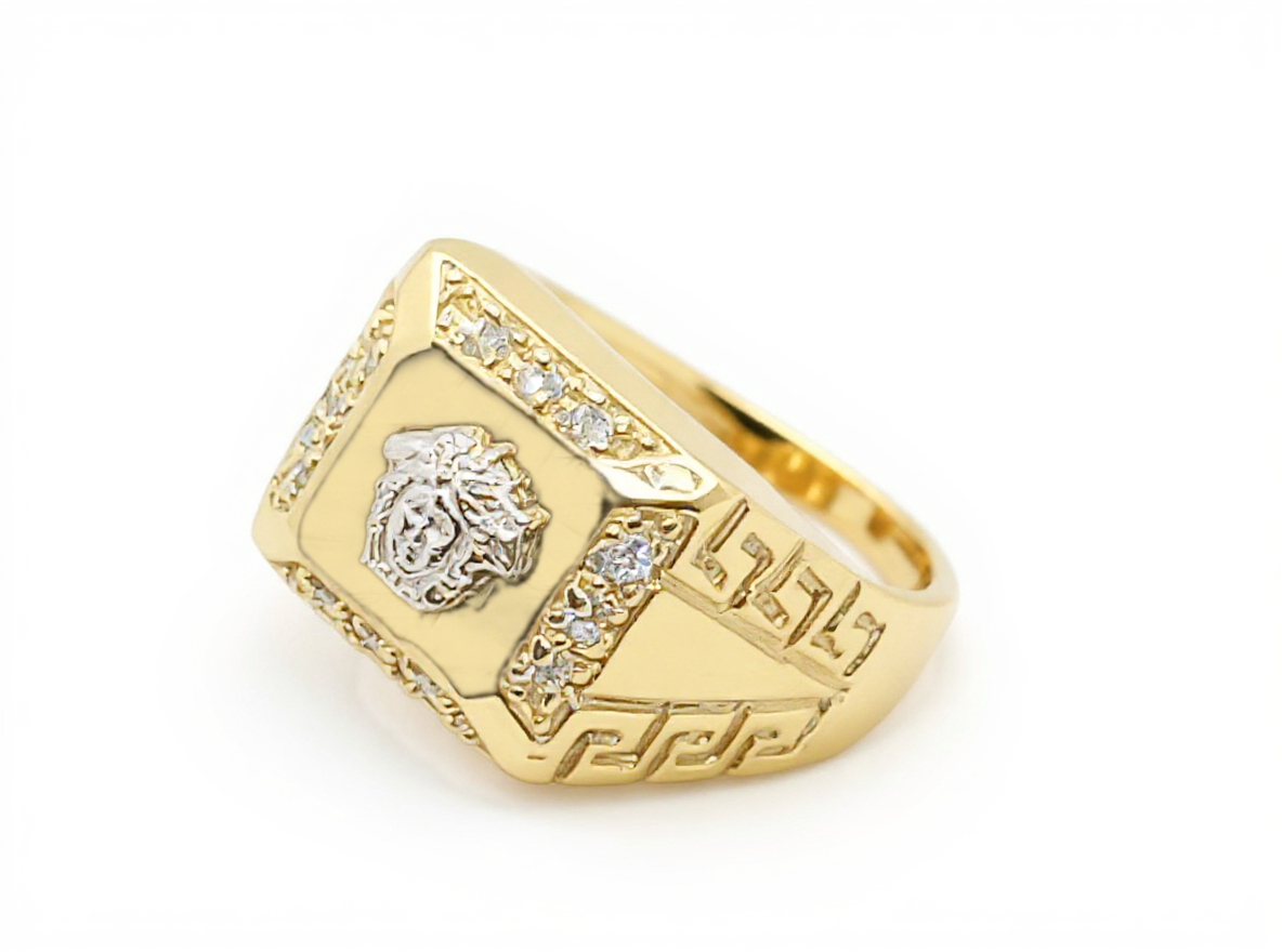 Bague carrée en or avec tête Medusa