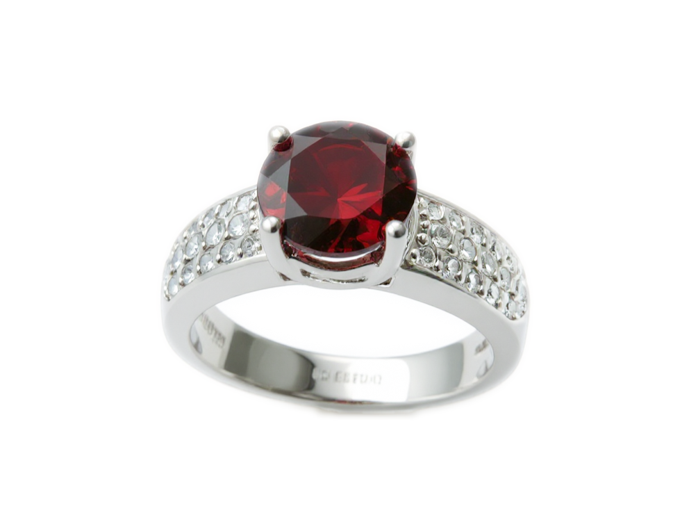 Bague en or avec Garnet Rouge et 0.62ct de diamants
