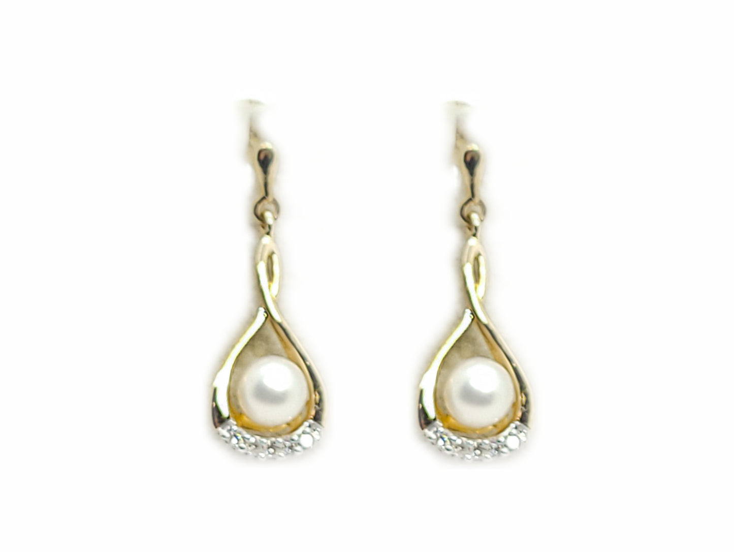 Paire de boucles d'oreilles en or avec perles et diamants